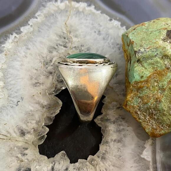 Vintage Native American Silver Oval Malachite Shield Ring Size 11 For Men - Picture 4 of 9